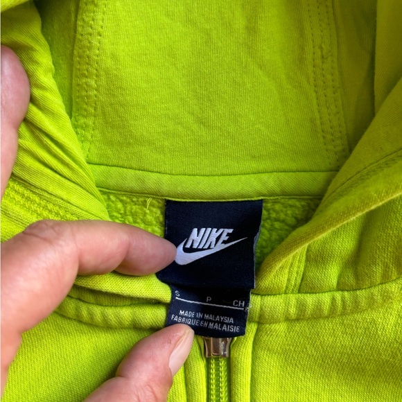 Nike green vest for kids - Picture 3 of 3